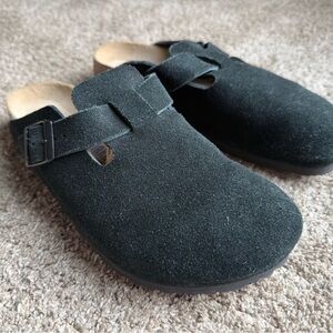 Birkenstock NWT Black Suede Boston 
Clogs